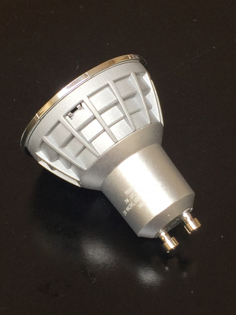 Vous recherchez une lampe LED GU10 7W a faisceau angle etroit 10° 2700K et  dimmable ?