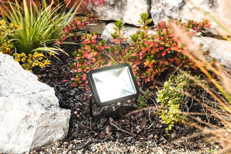Floodlight (à piquer)  Led 20w 3k extérieur ultrat plat et élégant 
